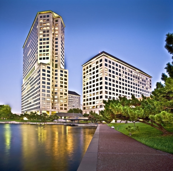 Photograph Terry Wier Mandalay Hotel on One Eyeland